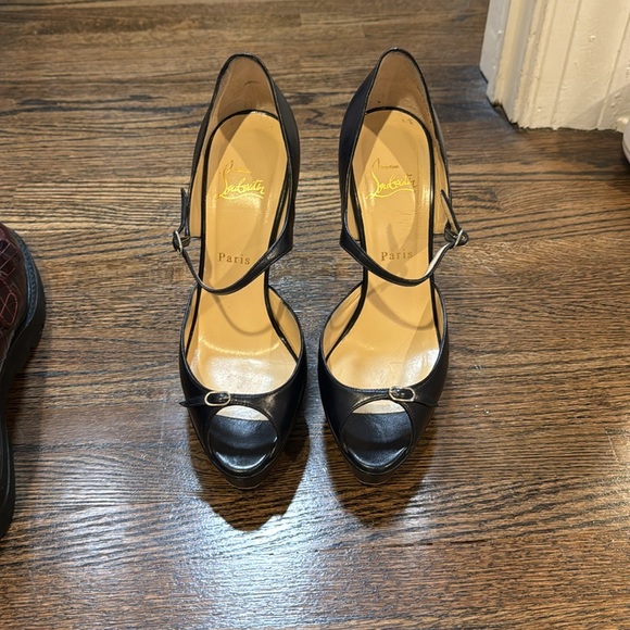 Beautiful Navy heels - Picture 2 of 3